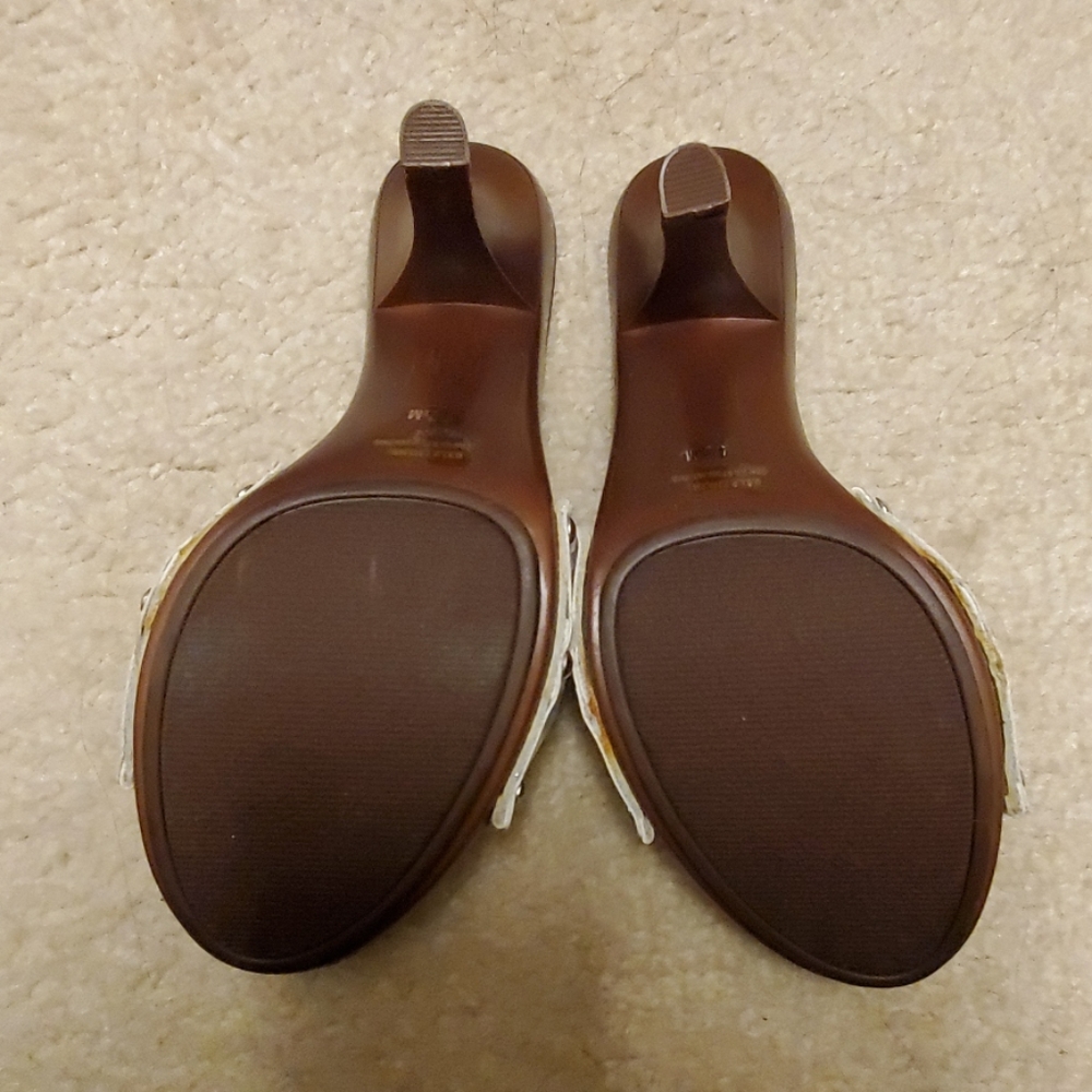 Guess Heels - Picture 2 of 2